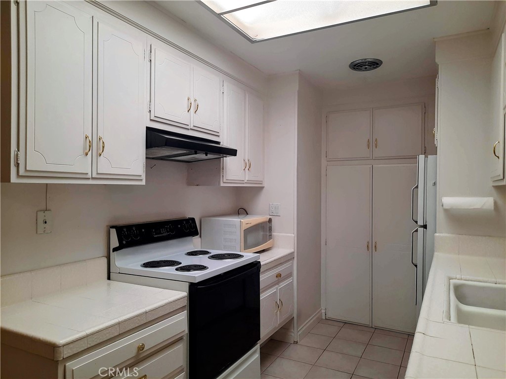 2233 Via Puerta N Property Photo 8