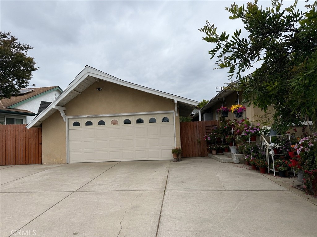 505 N Hewes Property Photo 3