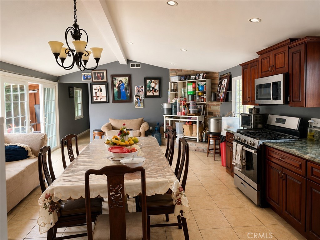 505 N Hewes Property Photo 4