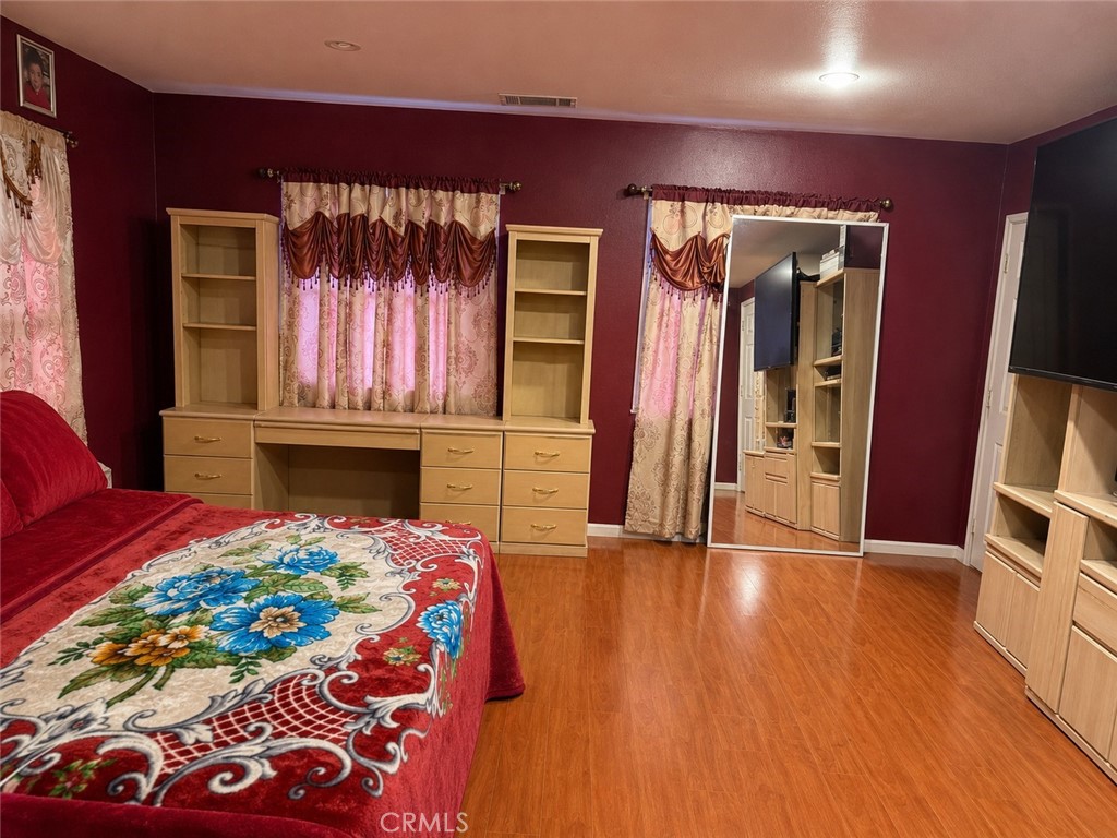 505 N Hewes Property Photo 5