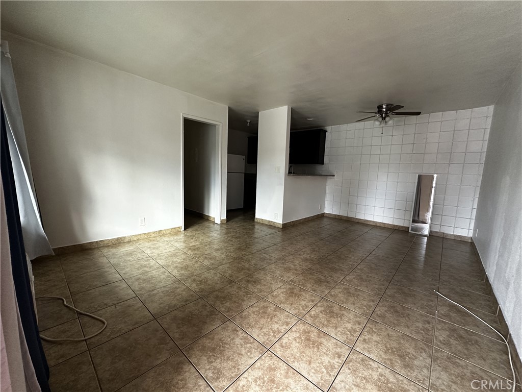 120 E Pine J Property Photo 1