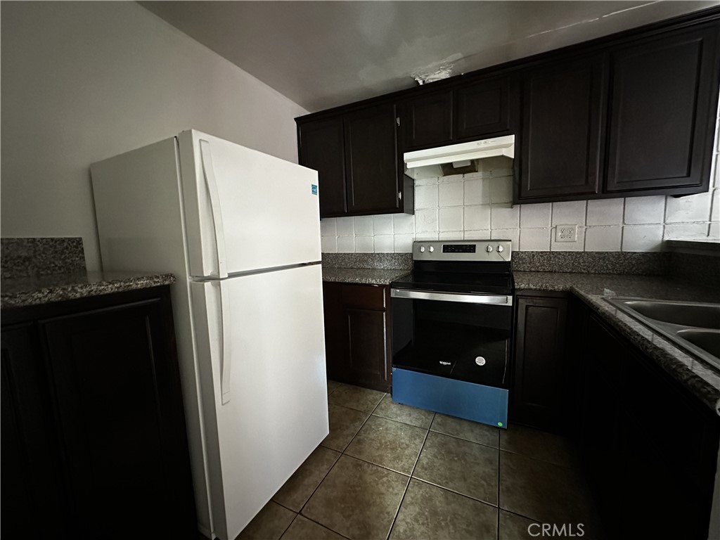120 E Pine J Property Photo 3