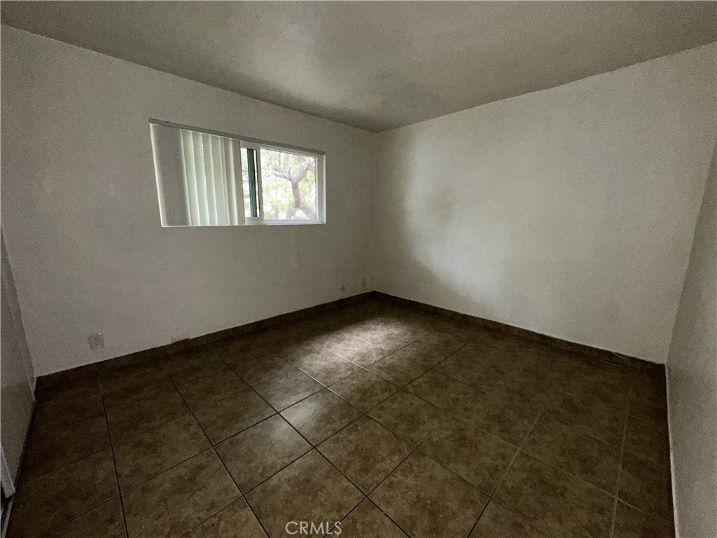120 E Pine J Property Photo 4