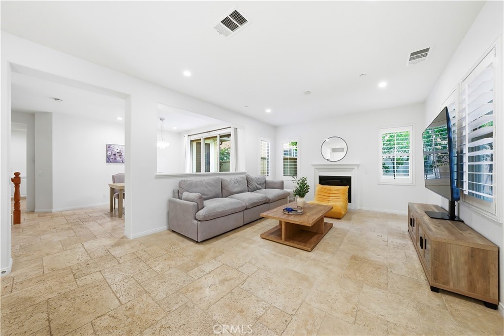 37 Roycroft Property Photo 5