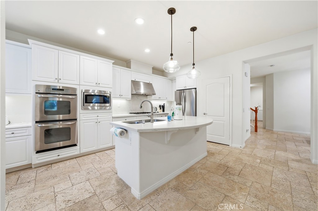37 Roycroft Property Photo 11
