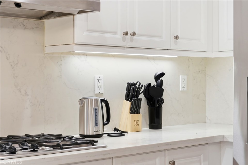 37 Roycroft Property Photo 18