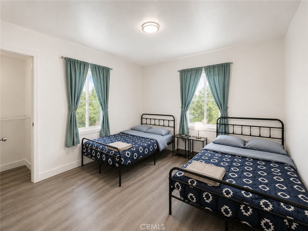 210 S Raitt Property Photo 4