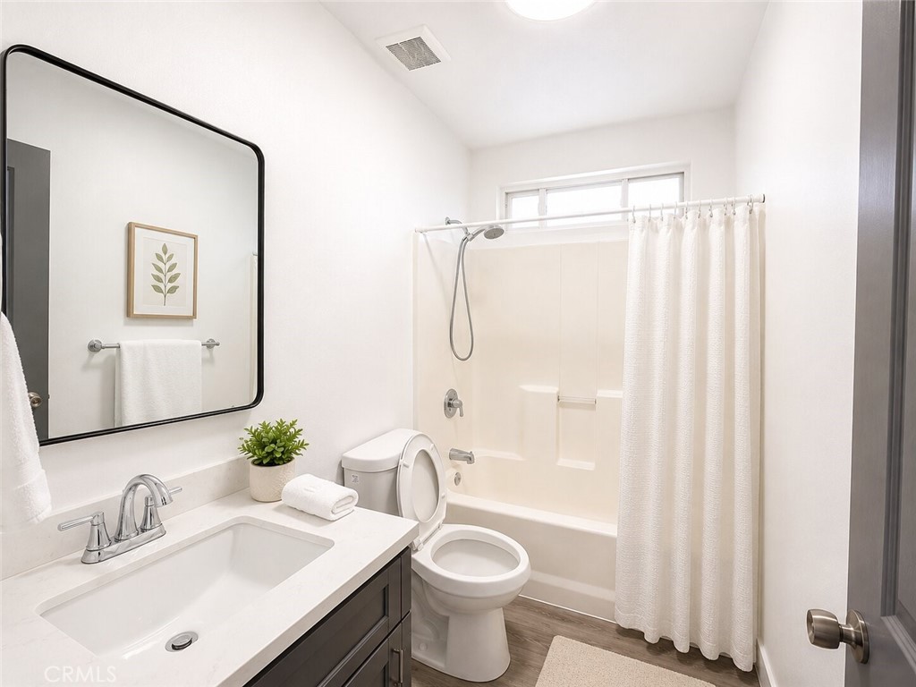 210 S Raitt Property Photo 8