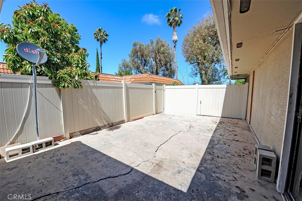 23526 Los Adornos Property Photo 7