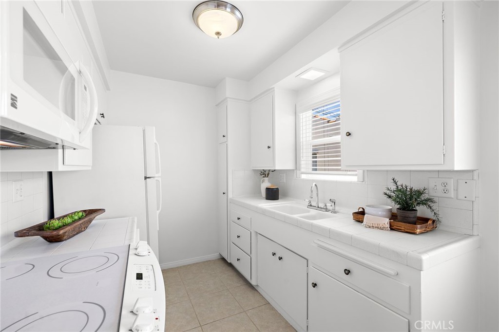 169 Roycroft Property Photo 18