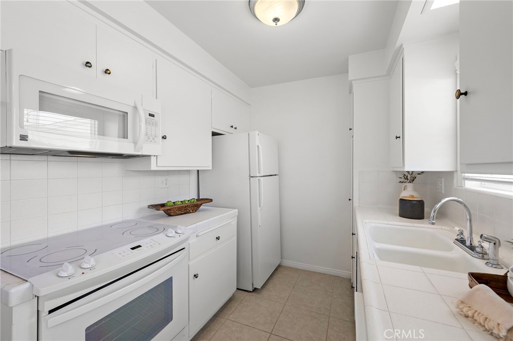 169 Roycroft Property Photo 19