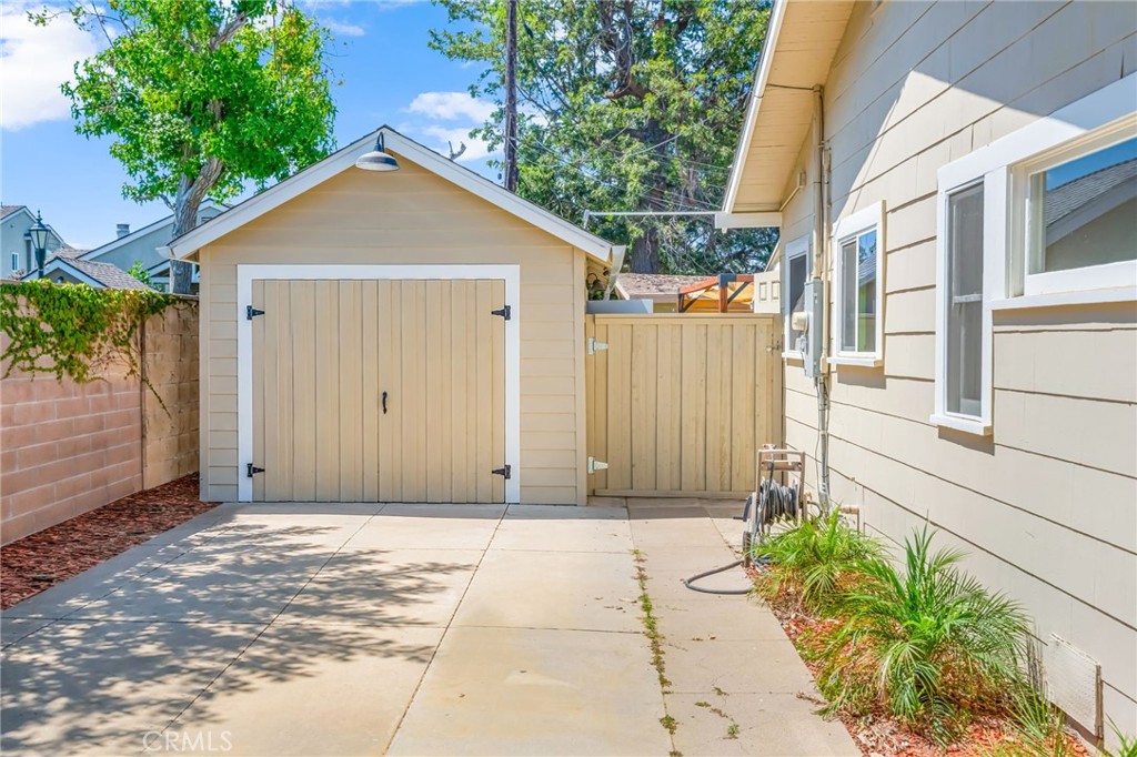 1058 E Almond Property Photo 26