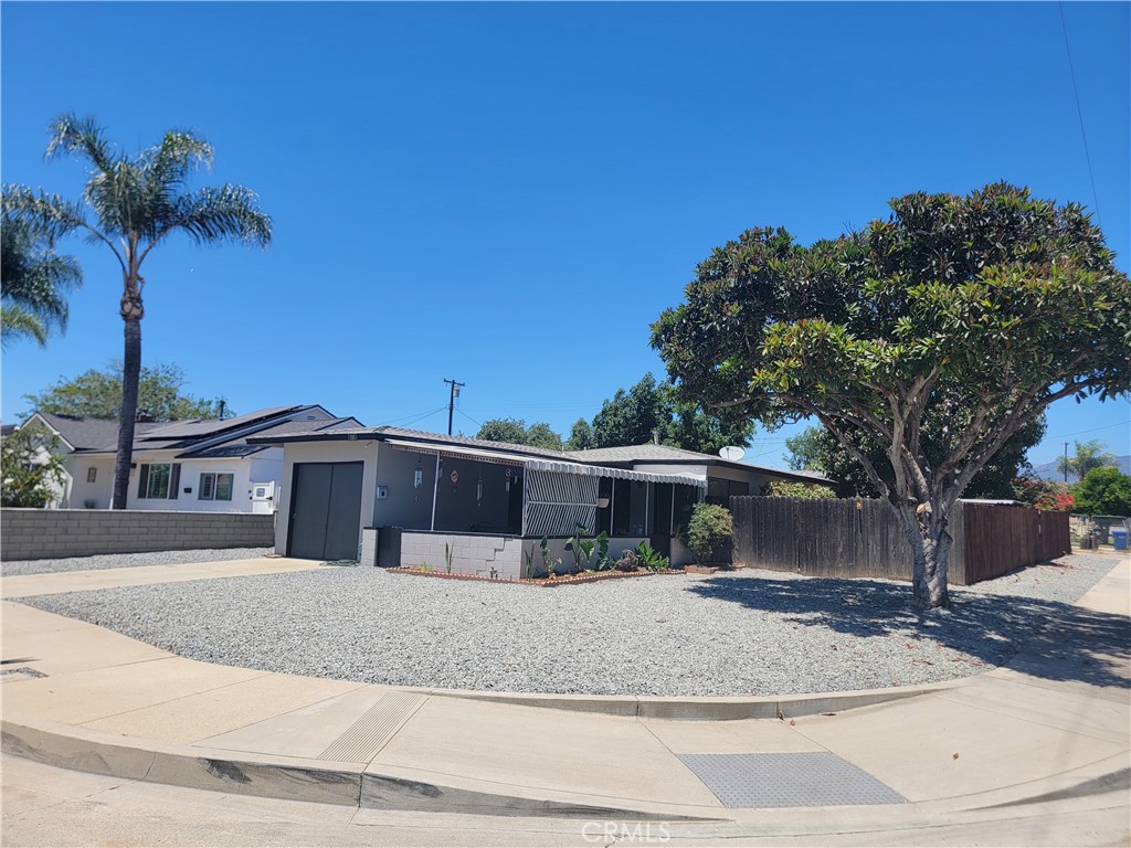 295 E Grevillia Property Photo 1