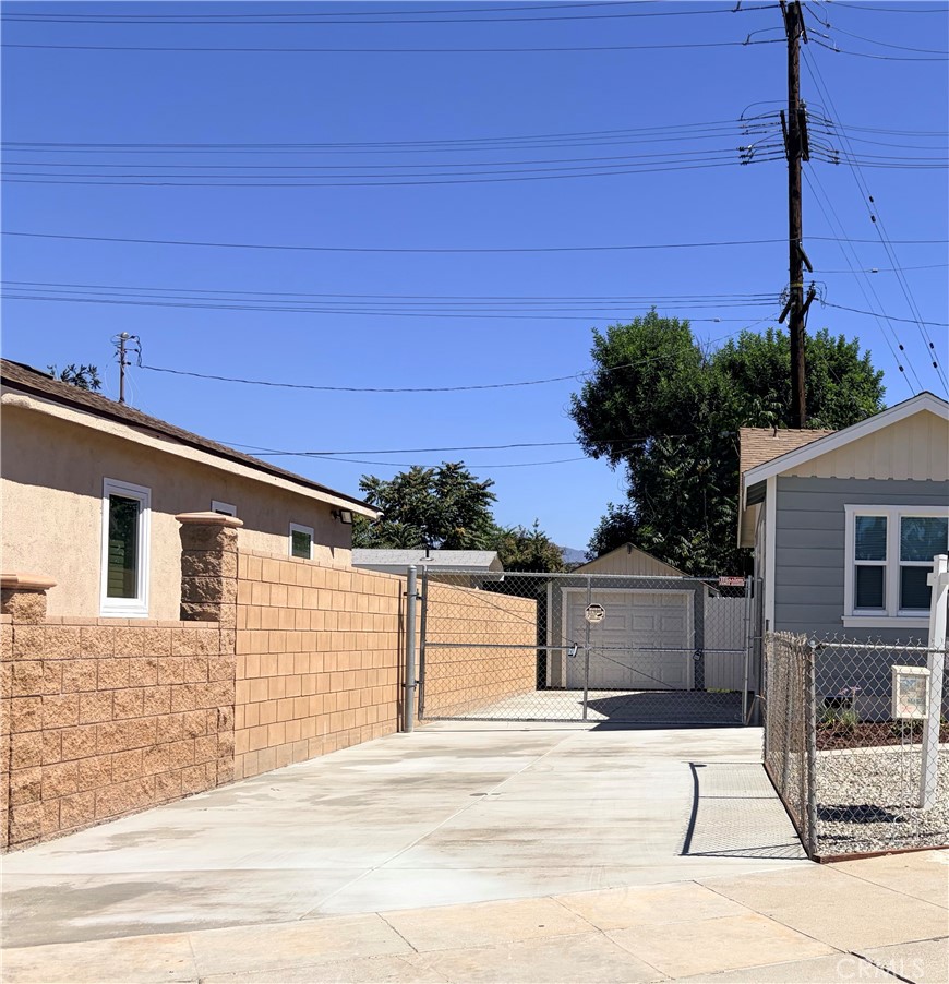 11433 Stewart Street Property Photo 7