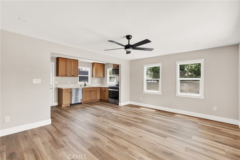 11433 Stewart Street Property Photo 8