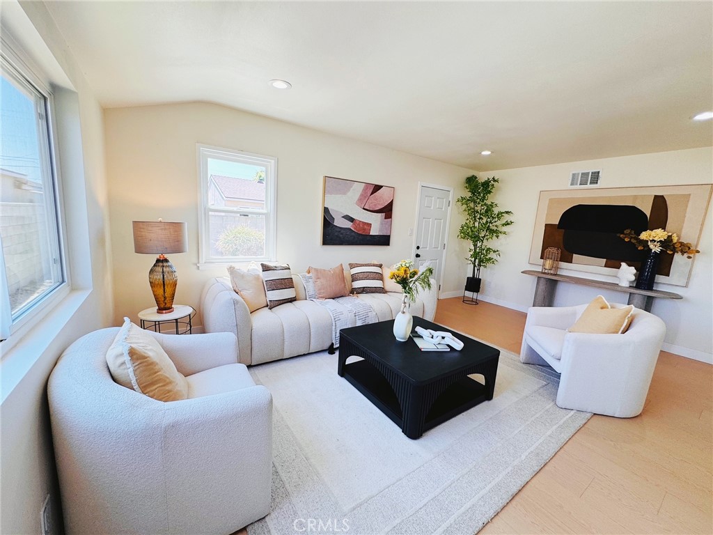 11731 Alabama Street Property Photo 2