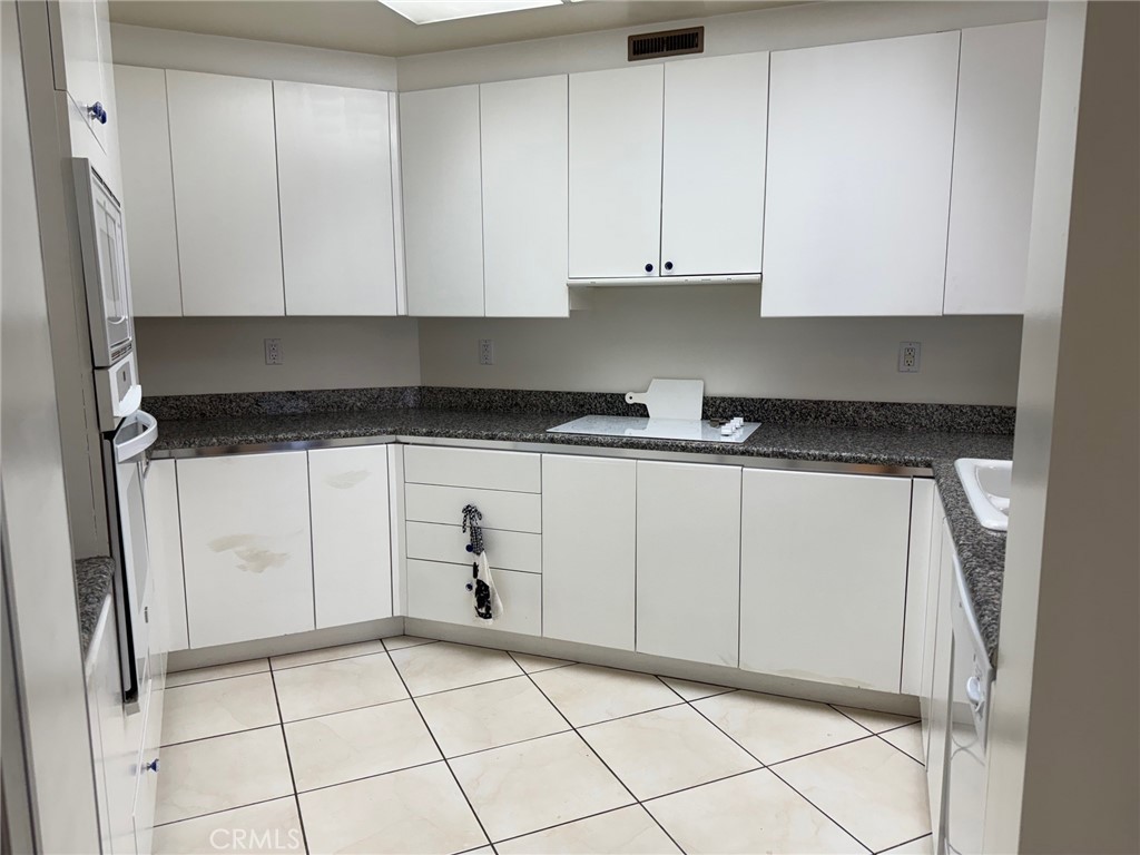 850 E Ocean Boulevard B3 Property Photo 14