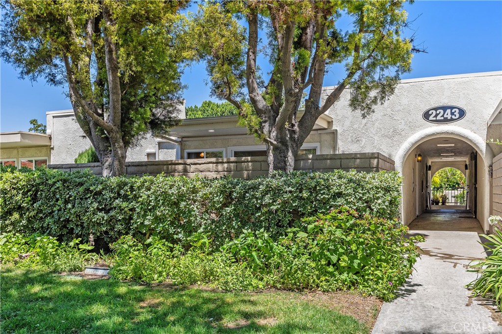 2243 Via Puerta # G Property Photo 4