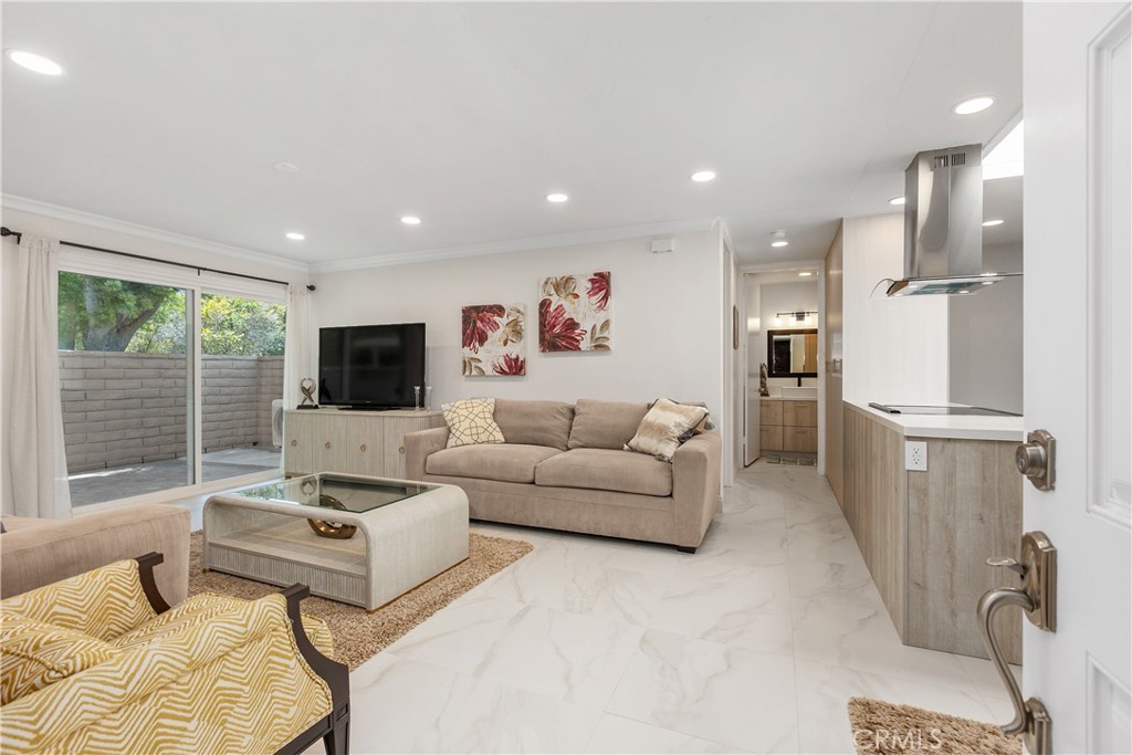 2243 Via Puerta # G Property Photo 6