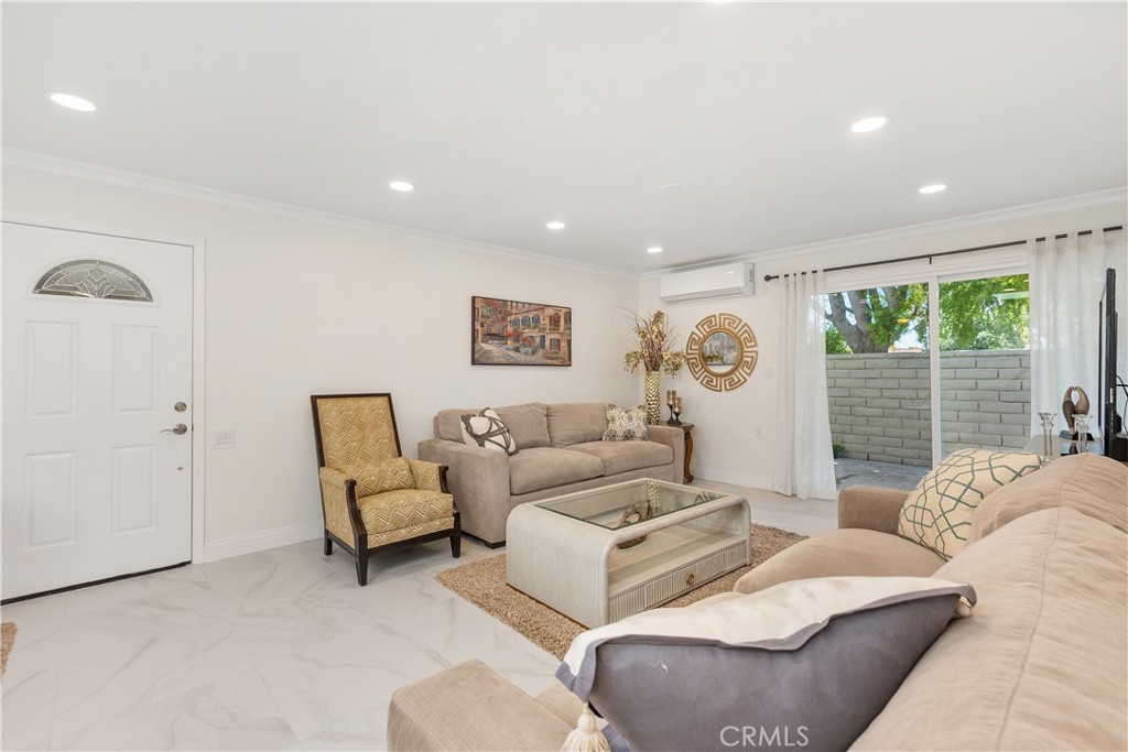 2243 Via Puerta # G Property Photo 8