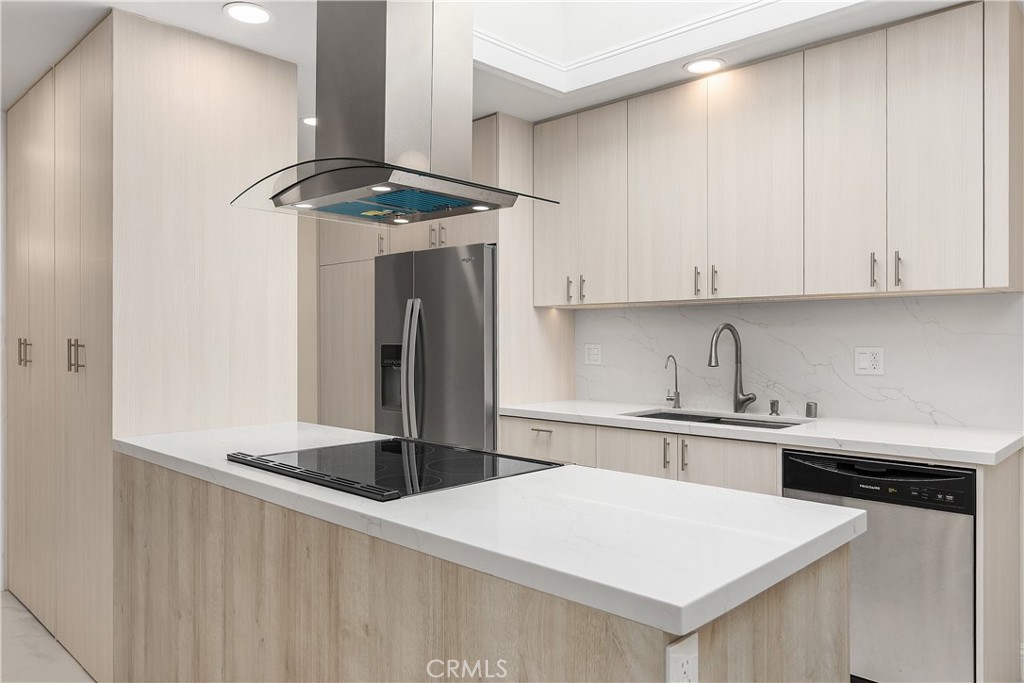 2243 Via Puerta # G Property Photo 10