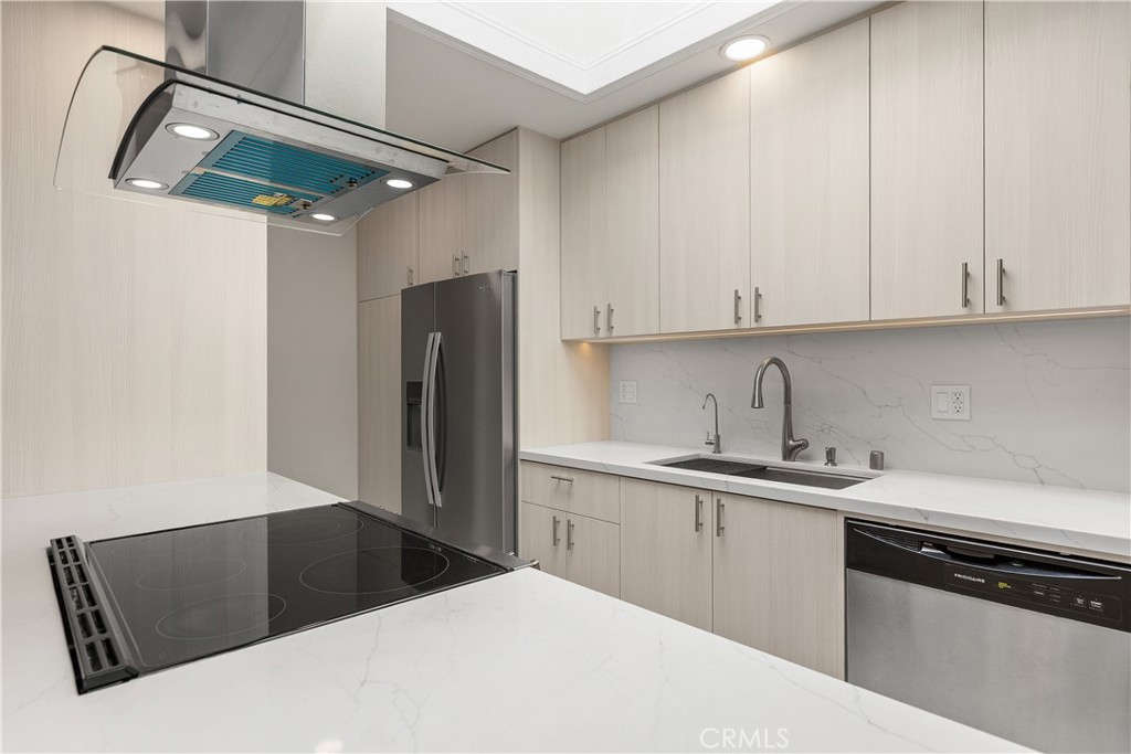 2243 Via Puerta # G Property Photo 11