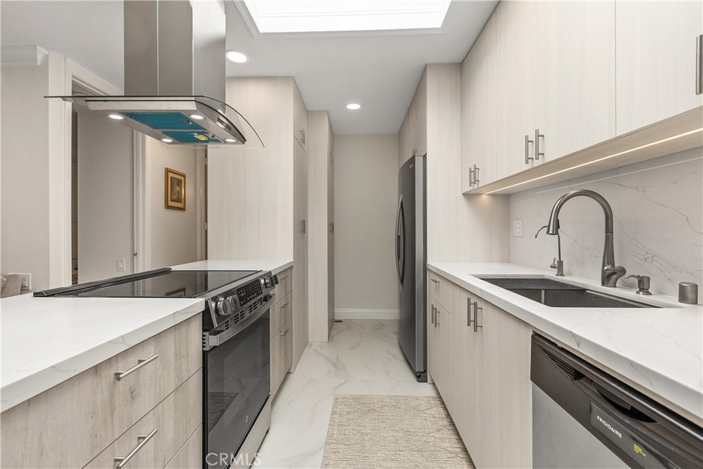 2243 Via Puerta # G Property Photo 12