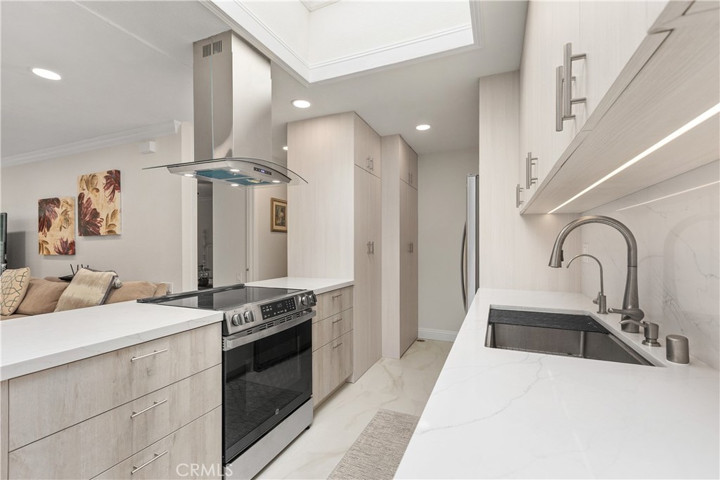 2243 Via Puerta # G Property Photo 13