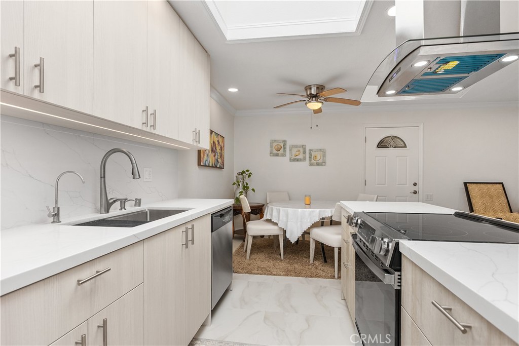2243 Via Puerta # G Property Photo 16