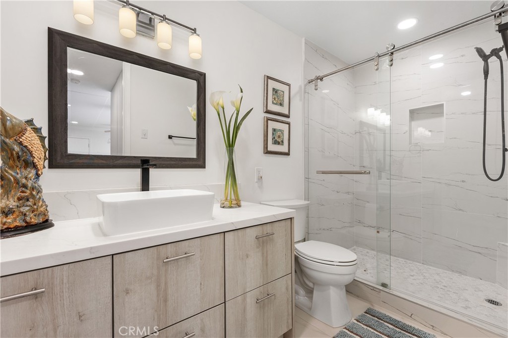 2243 Via Puerta # G Property Photo 18
