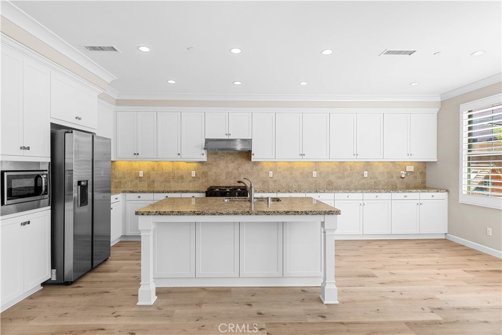 77 Rembrandt Property Photo 12