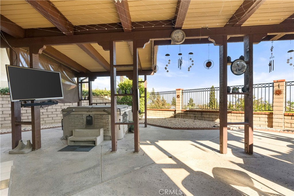 2622 Starcrest Drive Property Photo 10