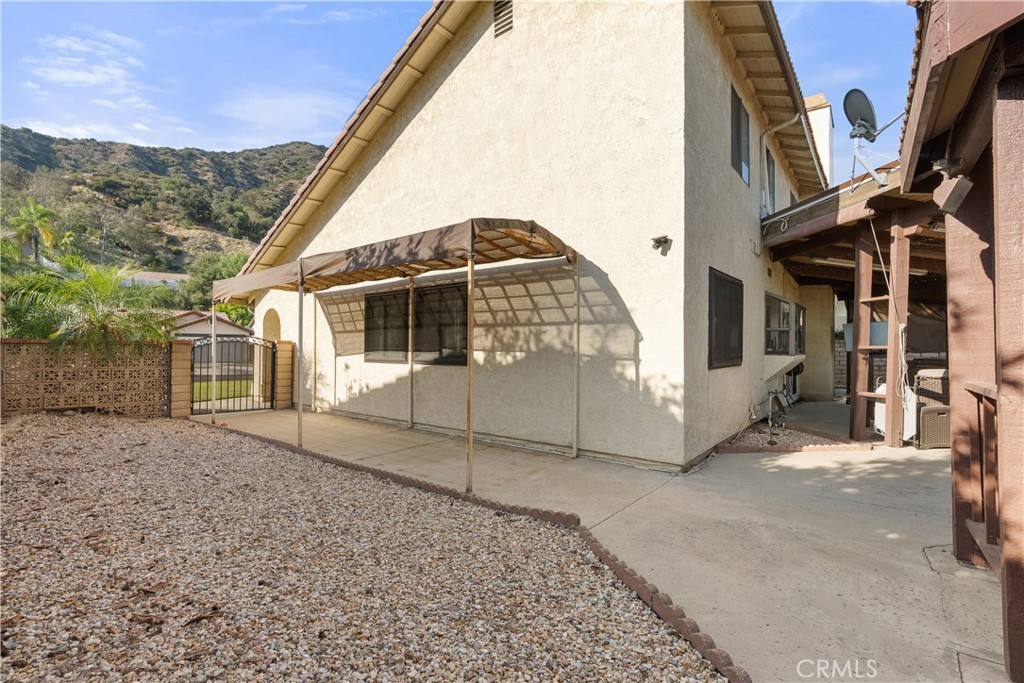 2622 Starcrest Drive Property Photo 17