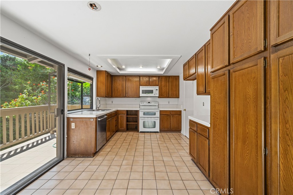 2 Prado 32 Property Photo 14