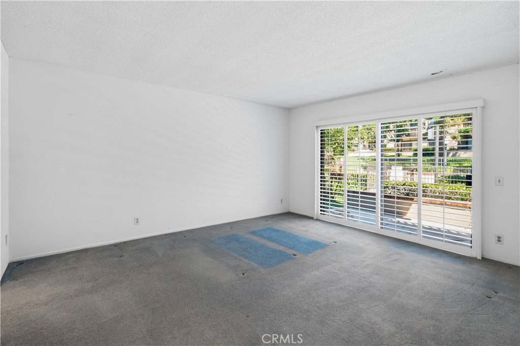 2 Prado 32 Property Photo 18