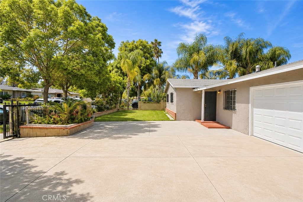2011 W Wilshire Property Photo 4