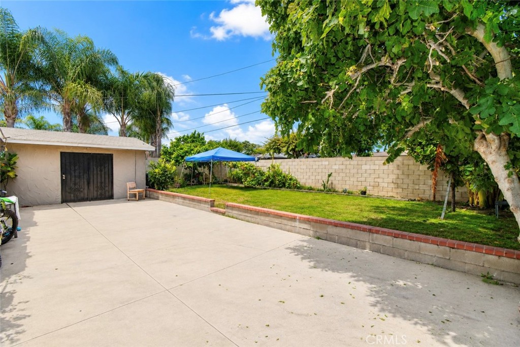 2011 W Wilshire Property Photo 5