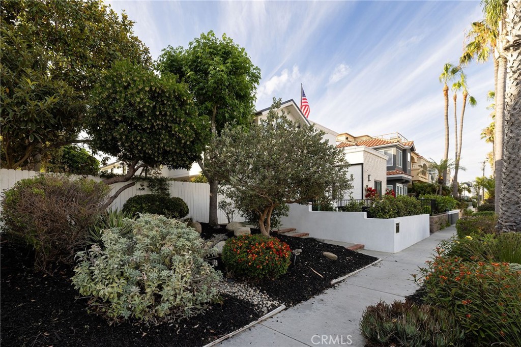 207 21st Property Photo 3