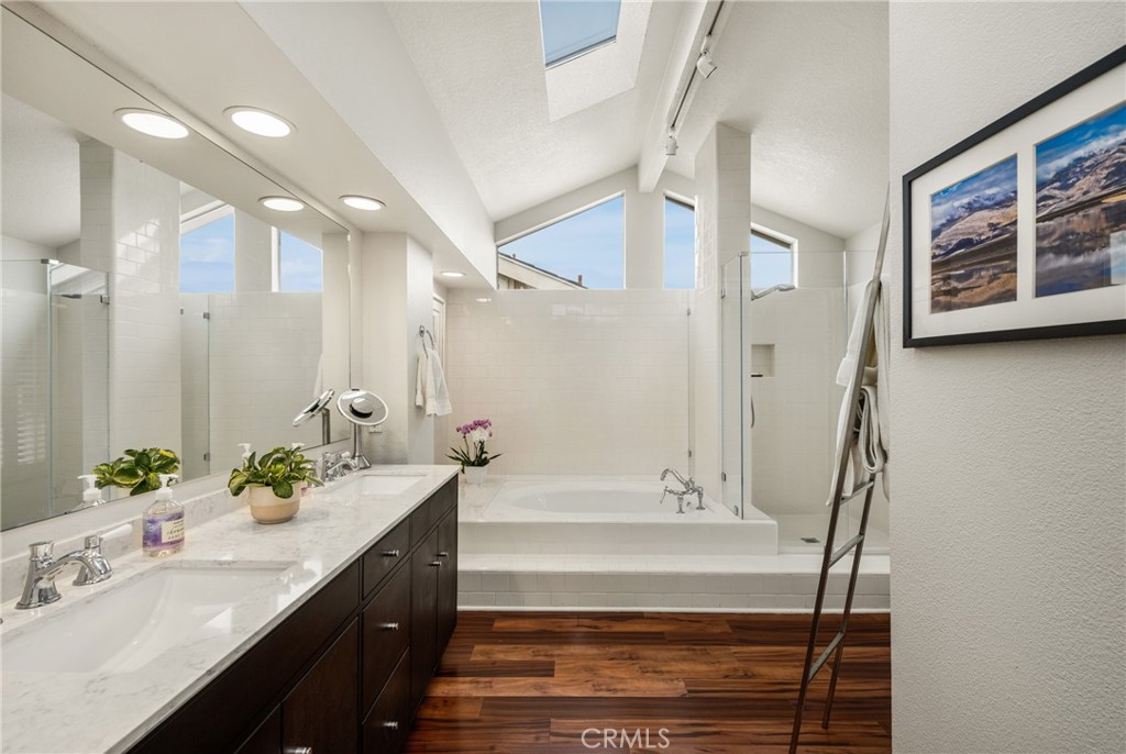 57 Emerald Property Photo 7