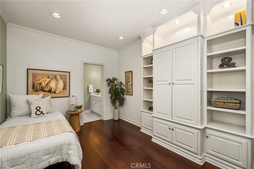 57 Emerald Property Photo 41