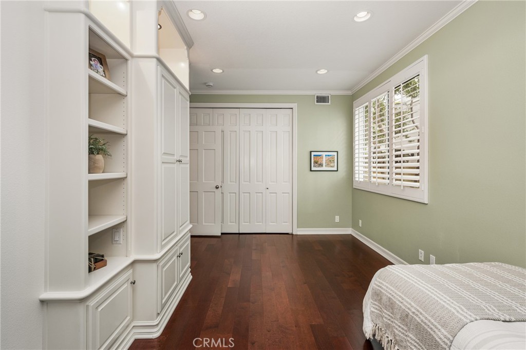 57 Emerald Property Photo 42