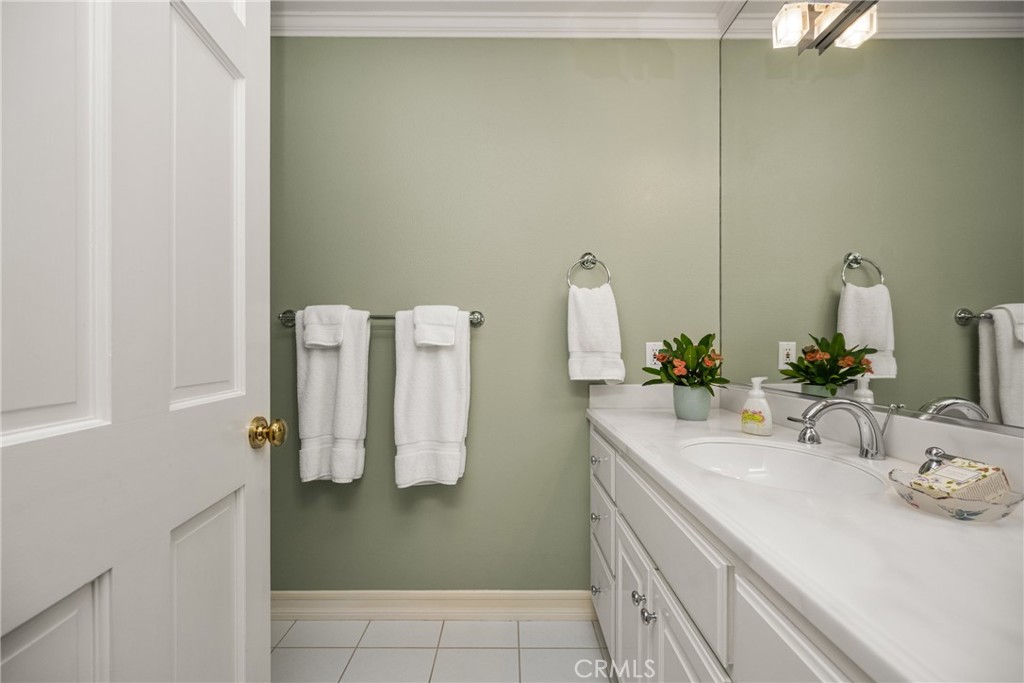 57 Emerald Property Photo 43
