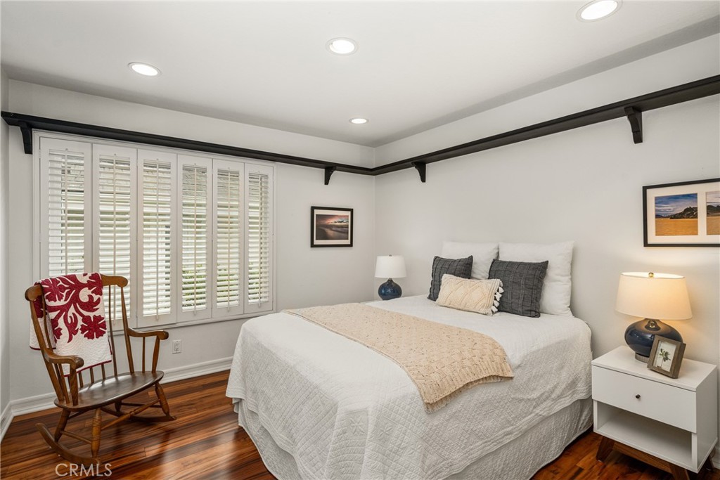 57 Emerald Property Photo 60