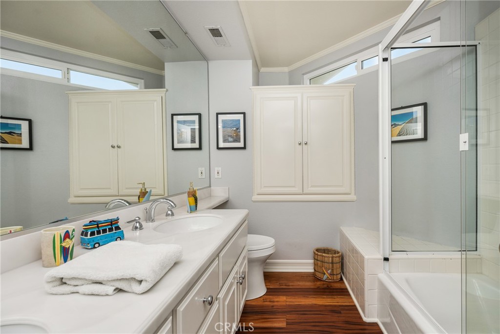 57 Emerald Property Photo 62