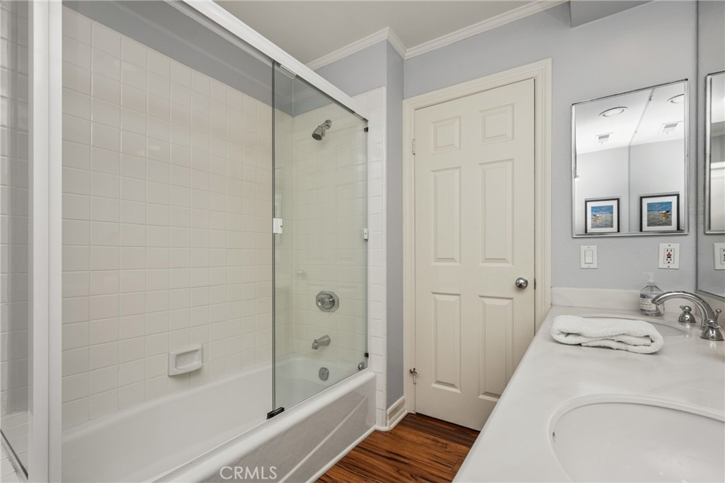 57 Emerald Property Photo 63