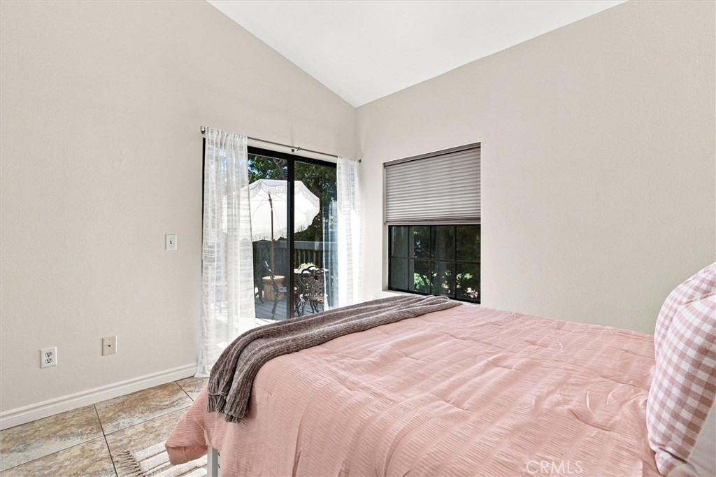 2538 W Macarthur Boulevard #j Property Photo 4