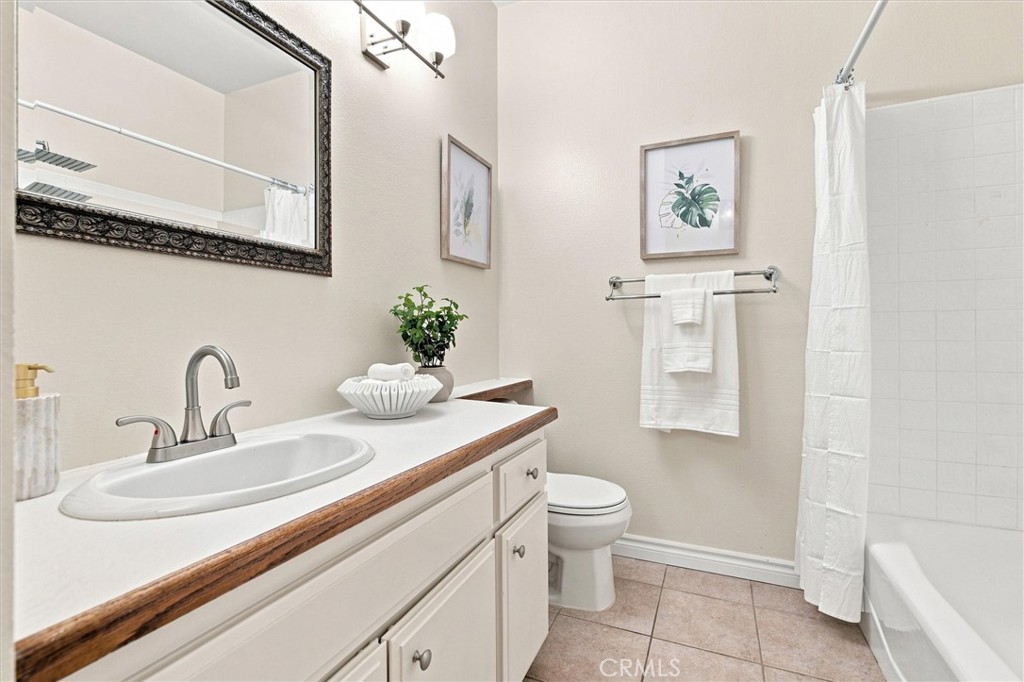 2538 W Macarthur Boulevard #j Property Photo 5