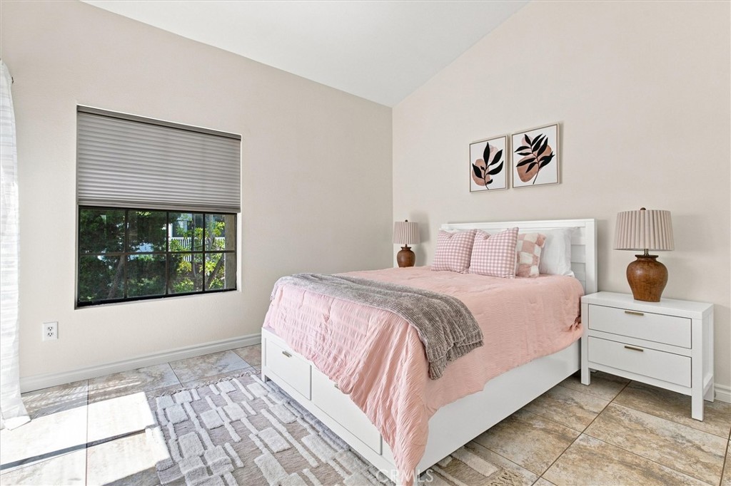 2538 W Macarthur Boulevard #j Property Photo 11
