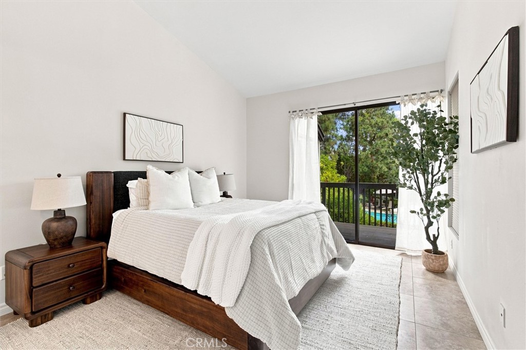 2538 W Macarthur Boulevard #j Property Photo 12