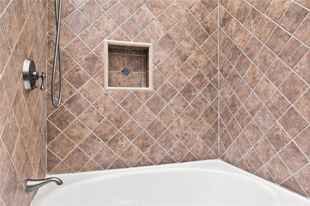 2538 W Macarthur Boulevard #j Property Photo 17